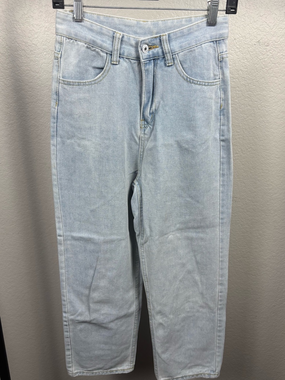 Light Wash Women’s Jeans - Casual Straight Fit